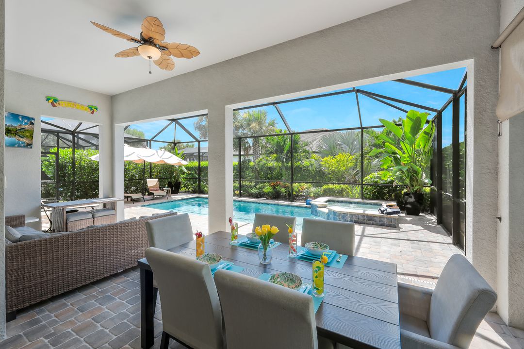 9640 Everglades Dr, Naples, FL 34120