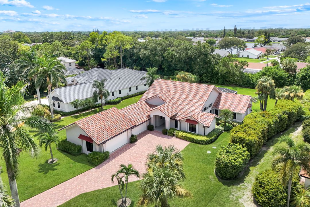 9245 The Ln, Naples, FL 34109