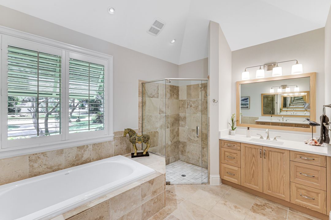 641 Pine Ct, Naples, FL 34102