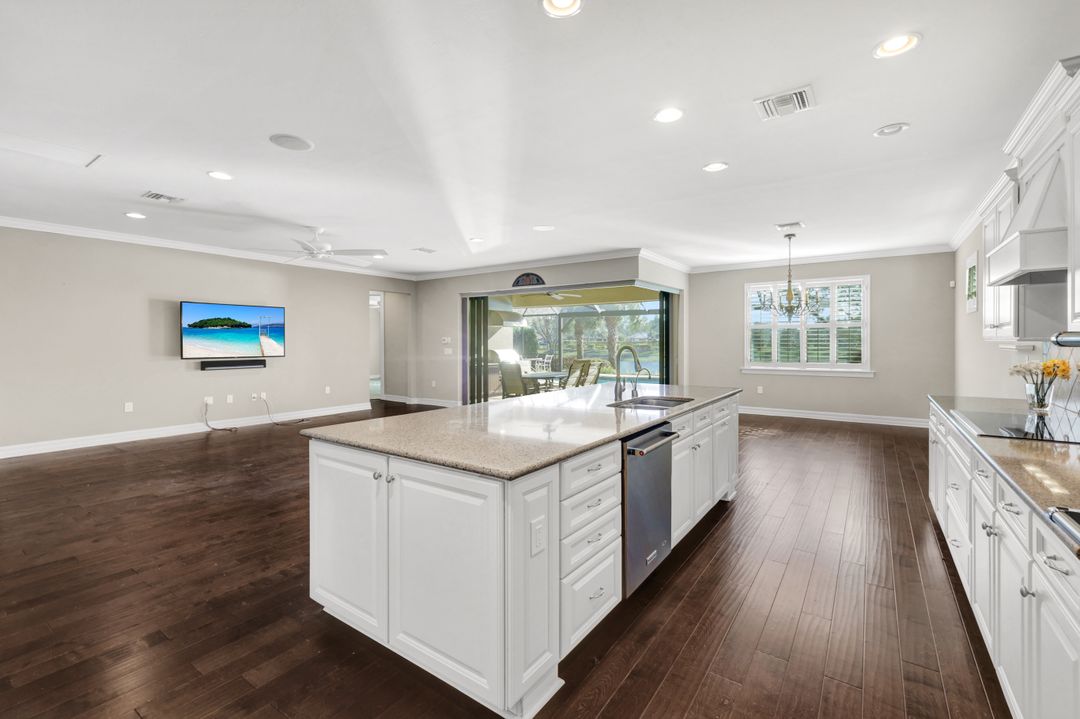 11807 Dixon Dr, Fort Myers, FL 33913