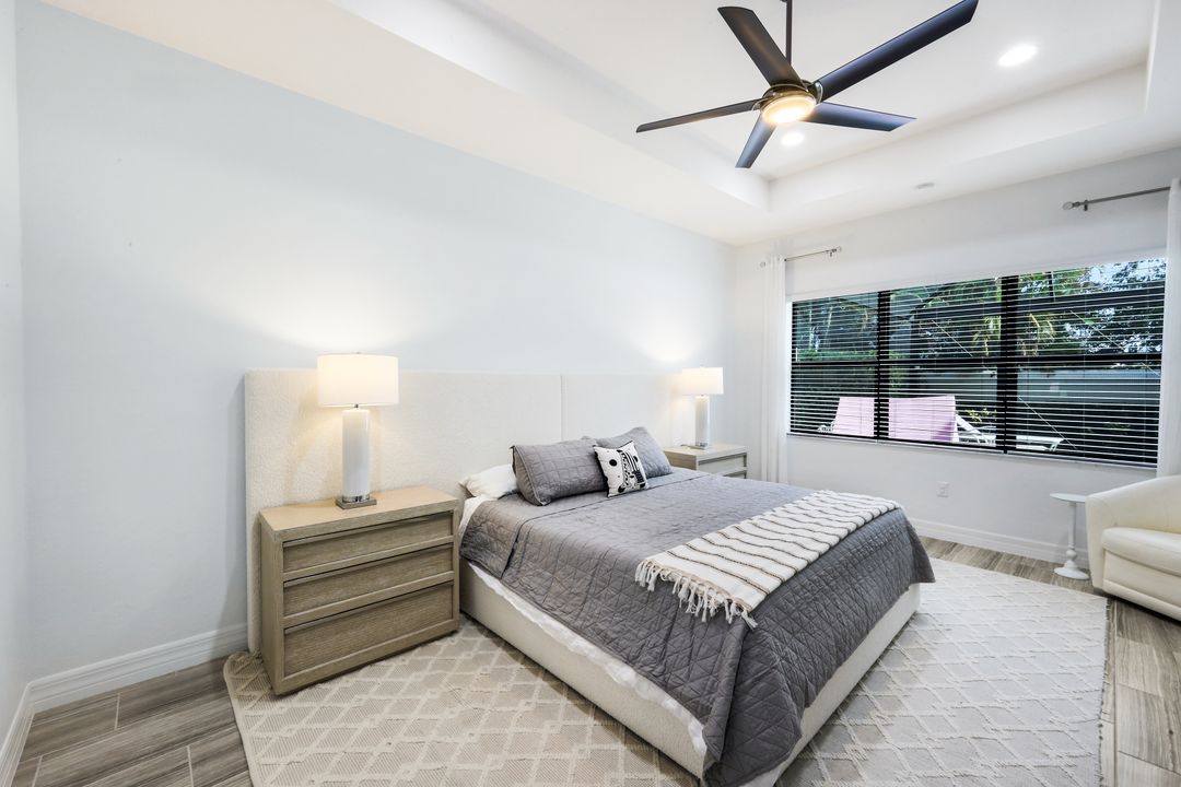 13836 Luna Dr, Naples, FL 34109