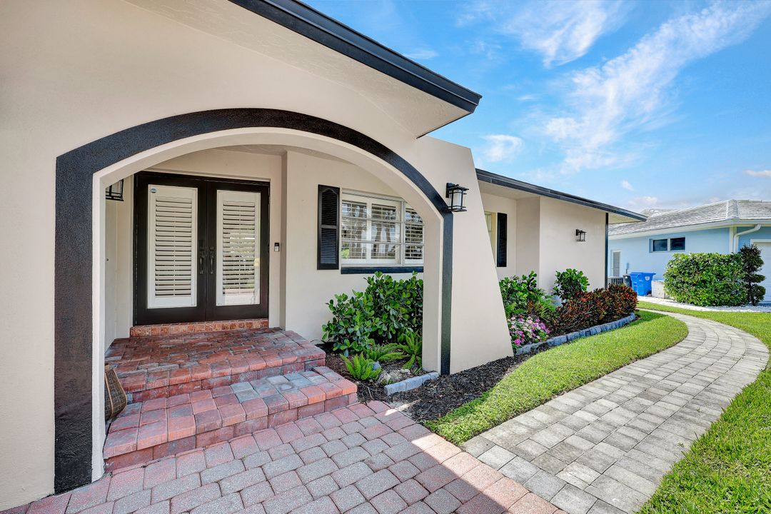 2140 Shad Ct, Naples, FL 34102