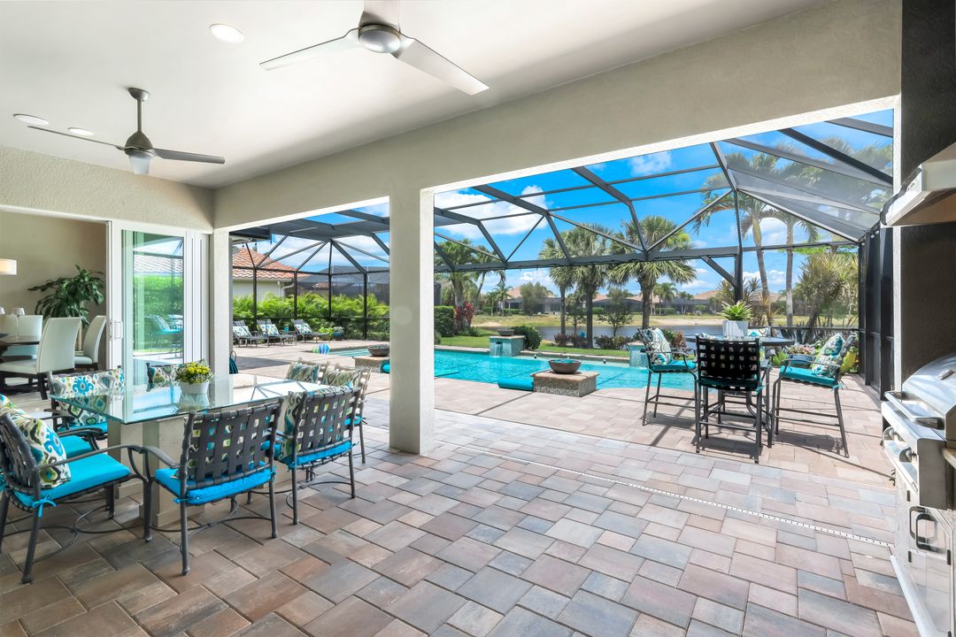 9052 Graphite Cir, Naples, FL 34120