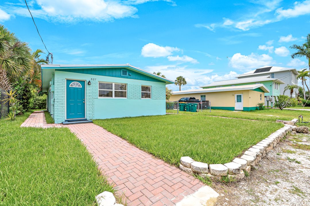 527 Goodland Dr, Marco Island, FL 34145