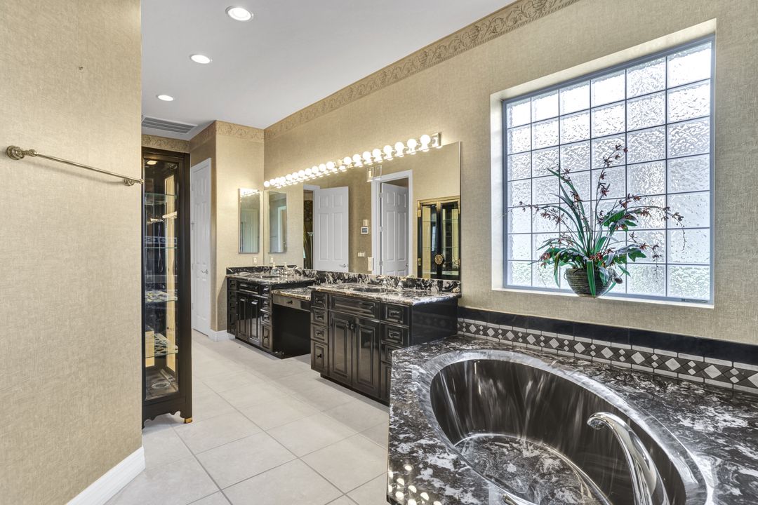 9742 Wilshire Lakes Blvd, Naples, FL 34109