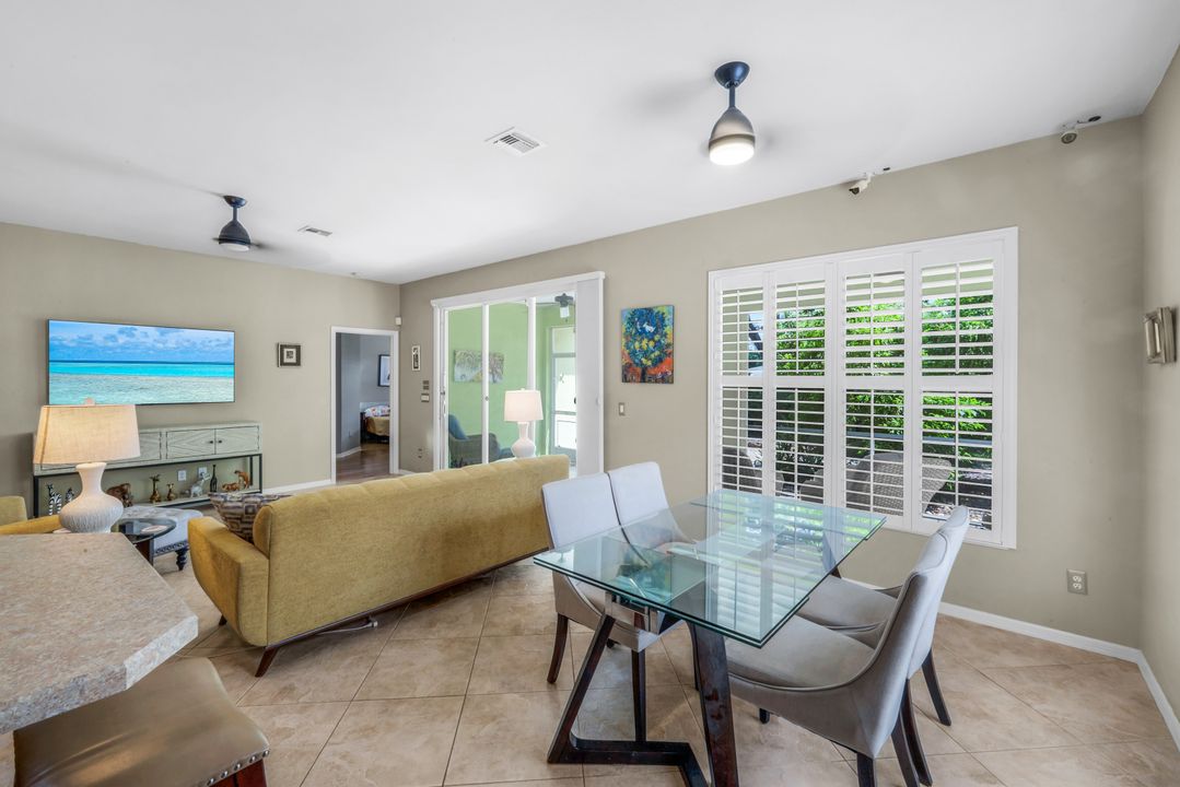 200 Stanhope Cir, Naples, FL 34104