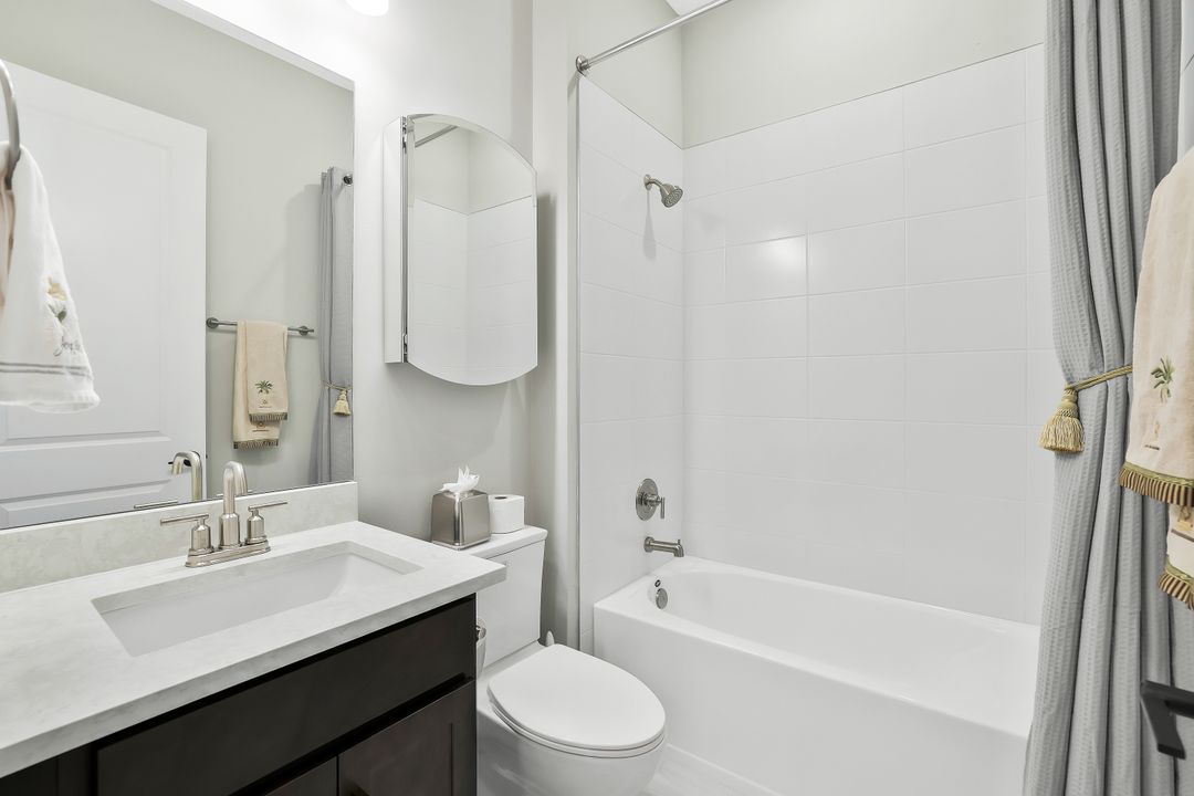 15710 Triesta Ln, Naples, FL 34114