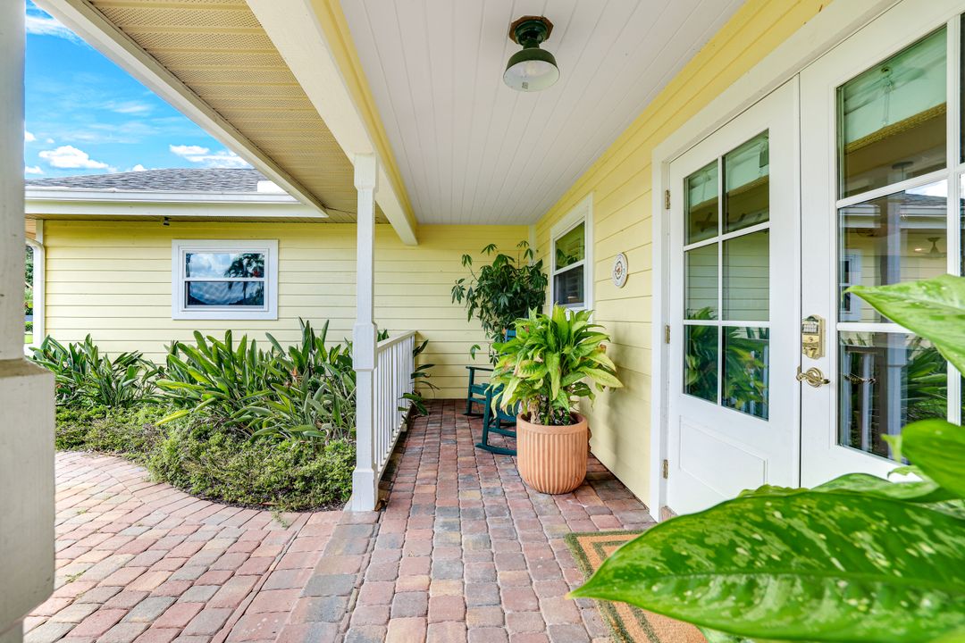 2319 Queens Way, Naples, FL 34112