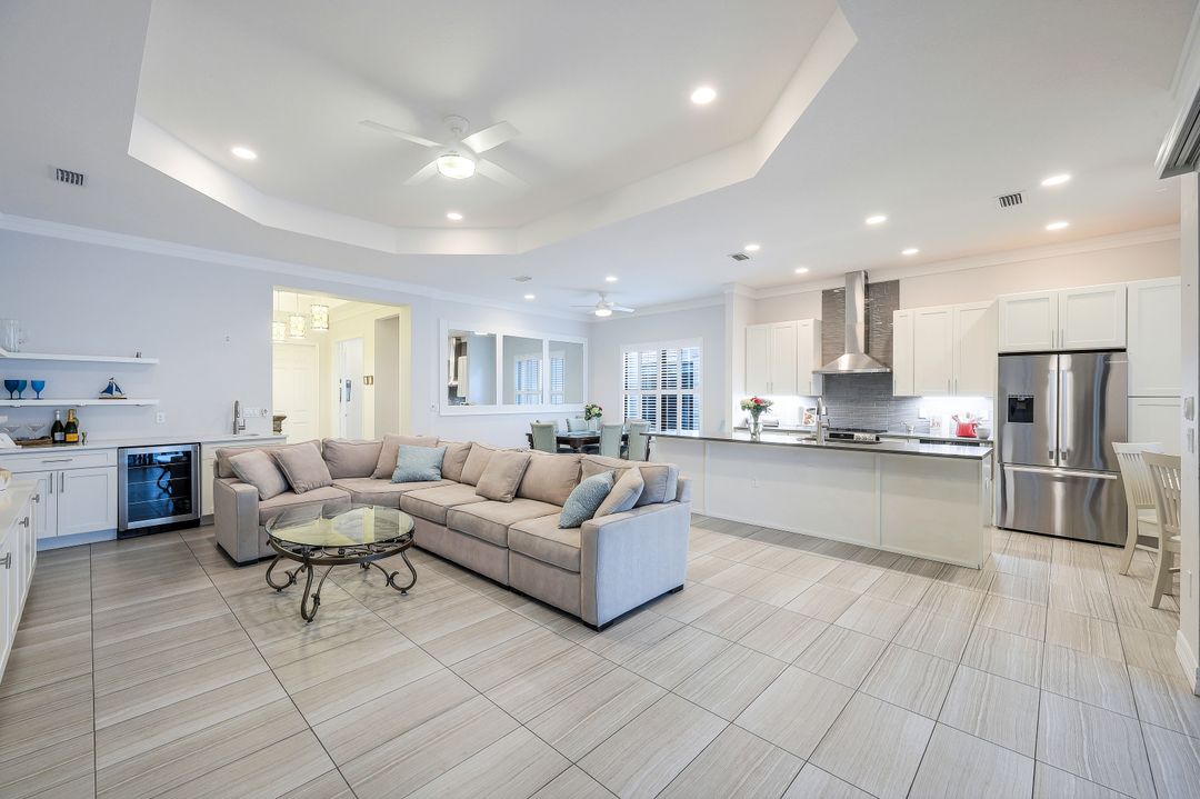 2777 Cinnamon Bay Cir, Naples, FL 34119