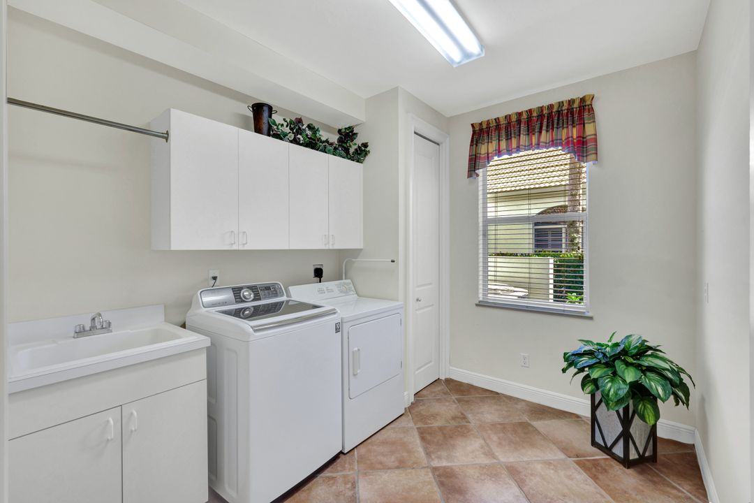 27536 Riverbank Dr, Bonita Springs, FL 34134