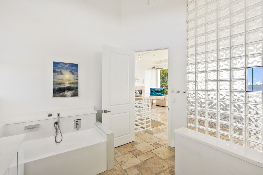 2302 SE 28th St, Cape Coral, FL 33904