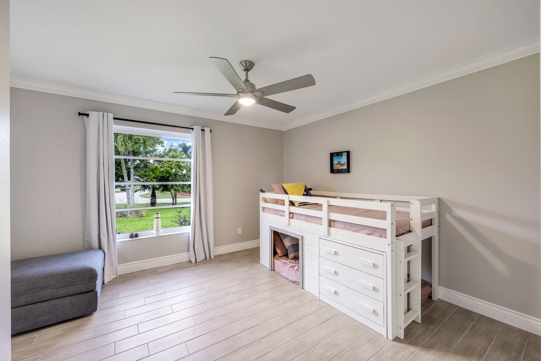 4913 SW 17th Pl, Cape Coral, FL 33914