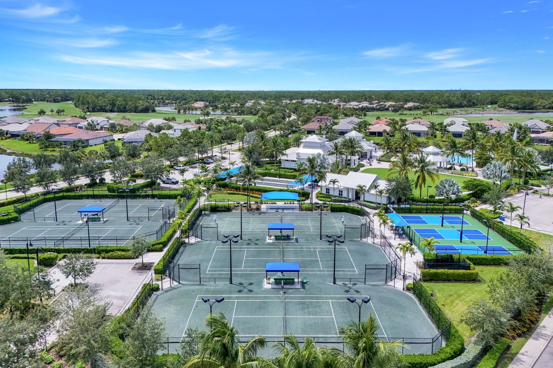 9721 Everglades Dr, Naples, FL 34120