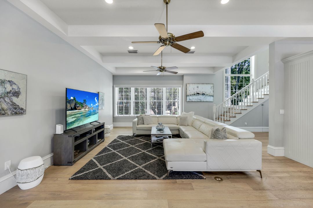 1550 Gordon Dr, Naples, FL 34102