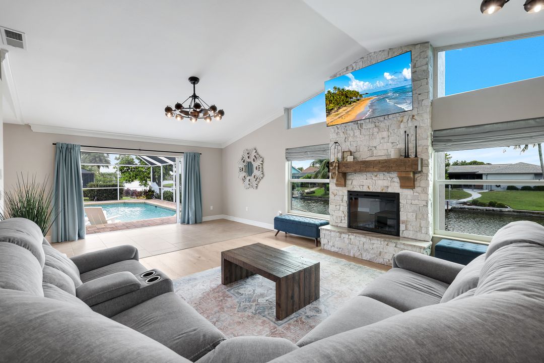 204 SE 20th Pl, Cape Coral, FL 33990