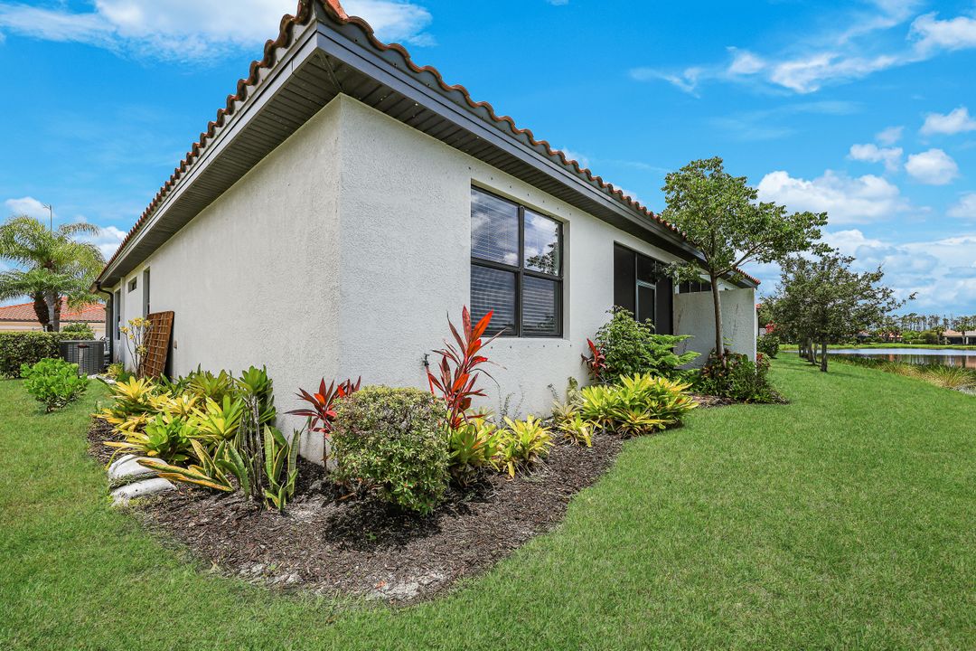 1427 Oceania Dr, Naples, FL 34113