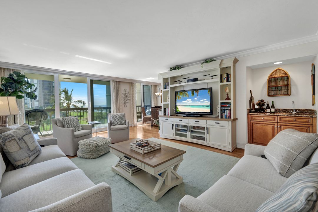 4551 Gulf Shore Blvd N #505, Naples, FL 34103