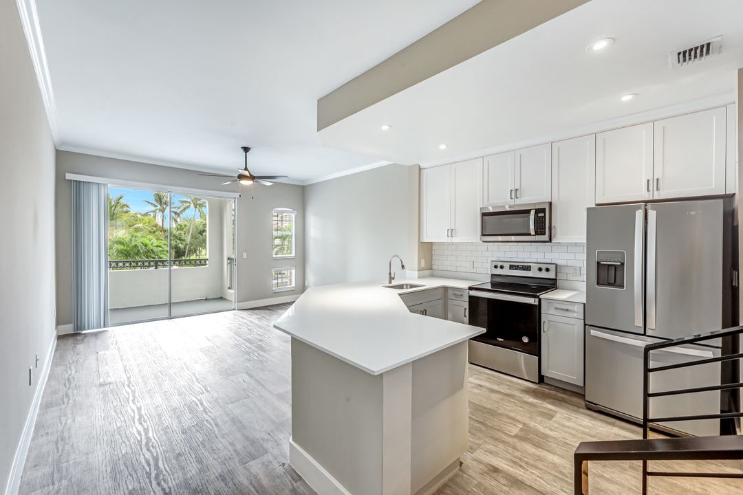 19680 E Country Club Dr, Miami, FL 33180