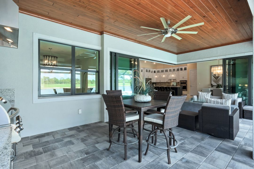 9577 Everglades Dr, Naples, FL 34120