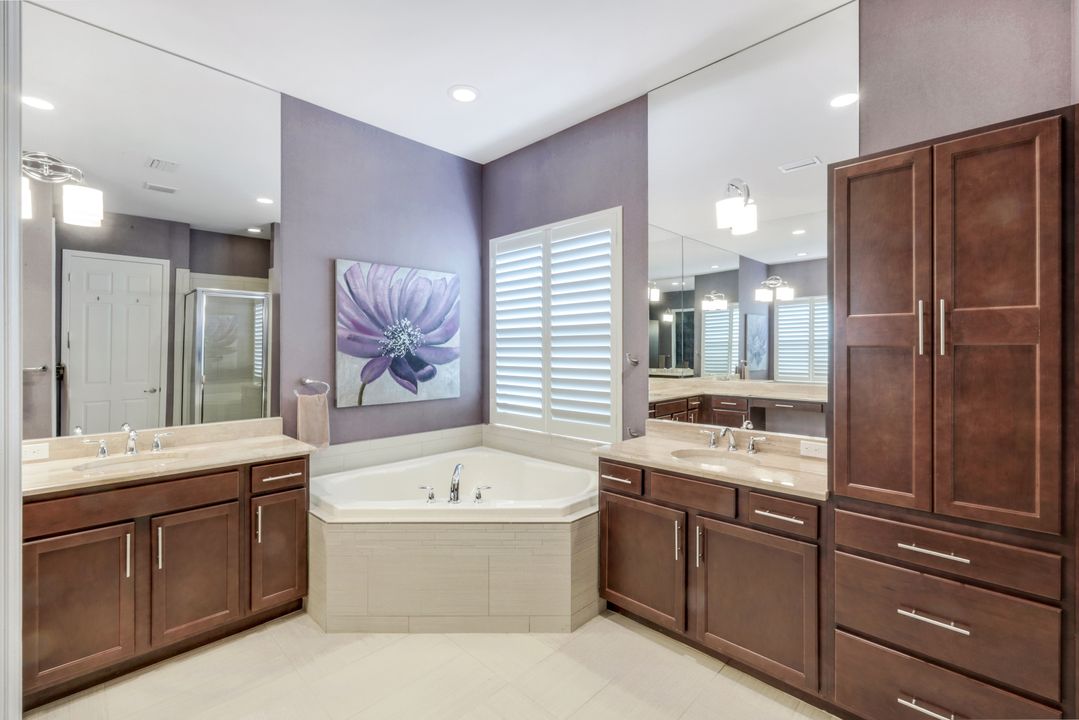 3267 Pacific Dr, Naples, FL 34119