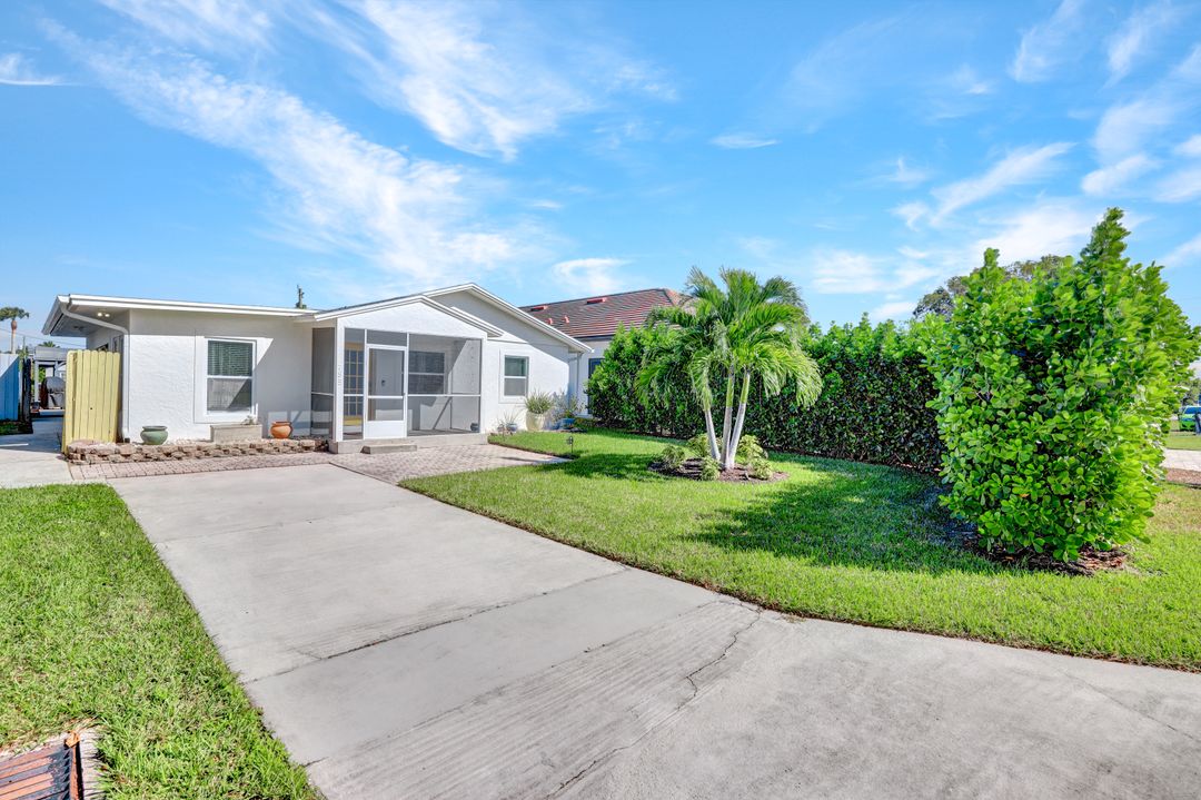 785 102nd Ave N, Naples, FL 34108