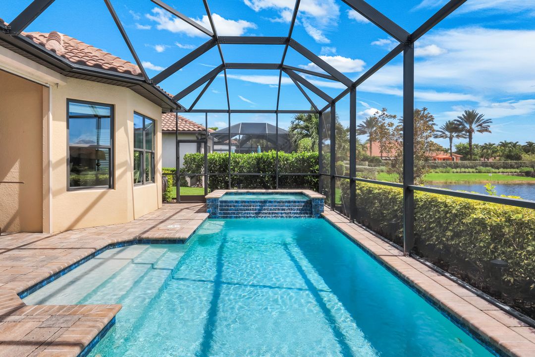 8362 Viale Cir, Naples, FL 34114