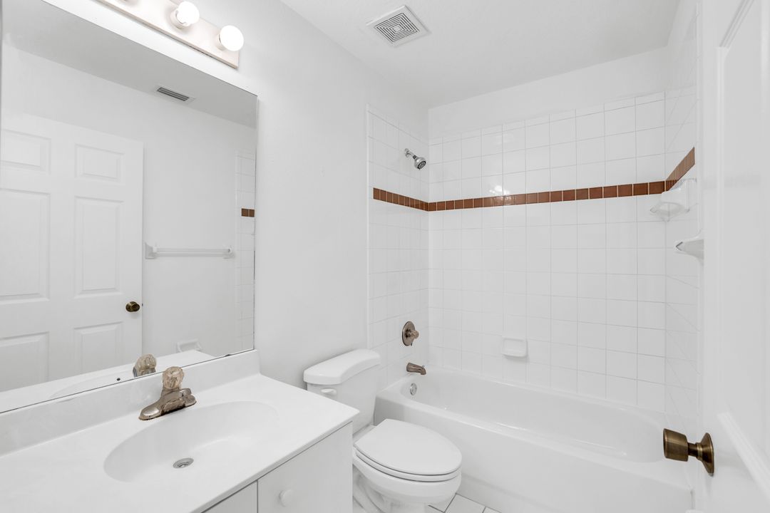 6635 Huntington Lakes Cir #202, Naples, FL 34119