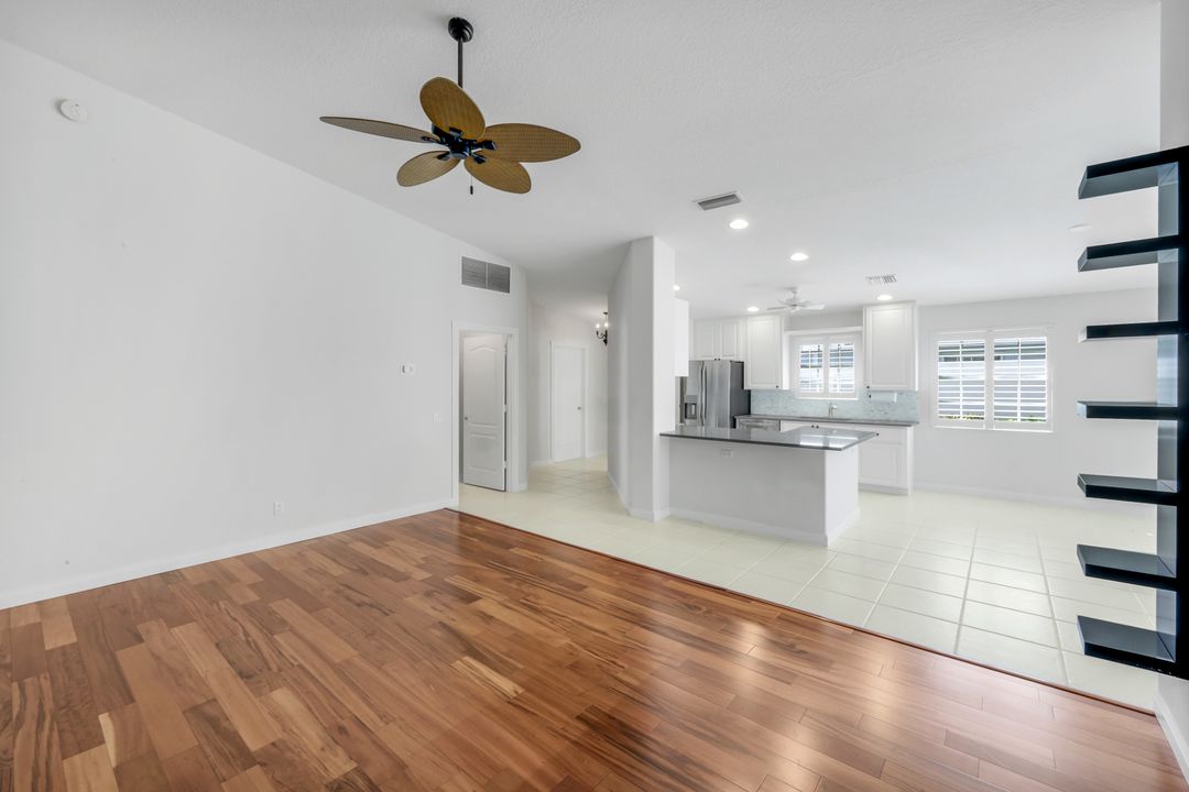 4155 St George Ln, Naples, FL 34119