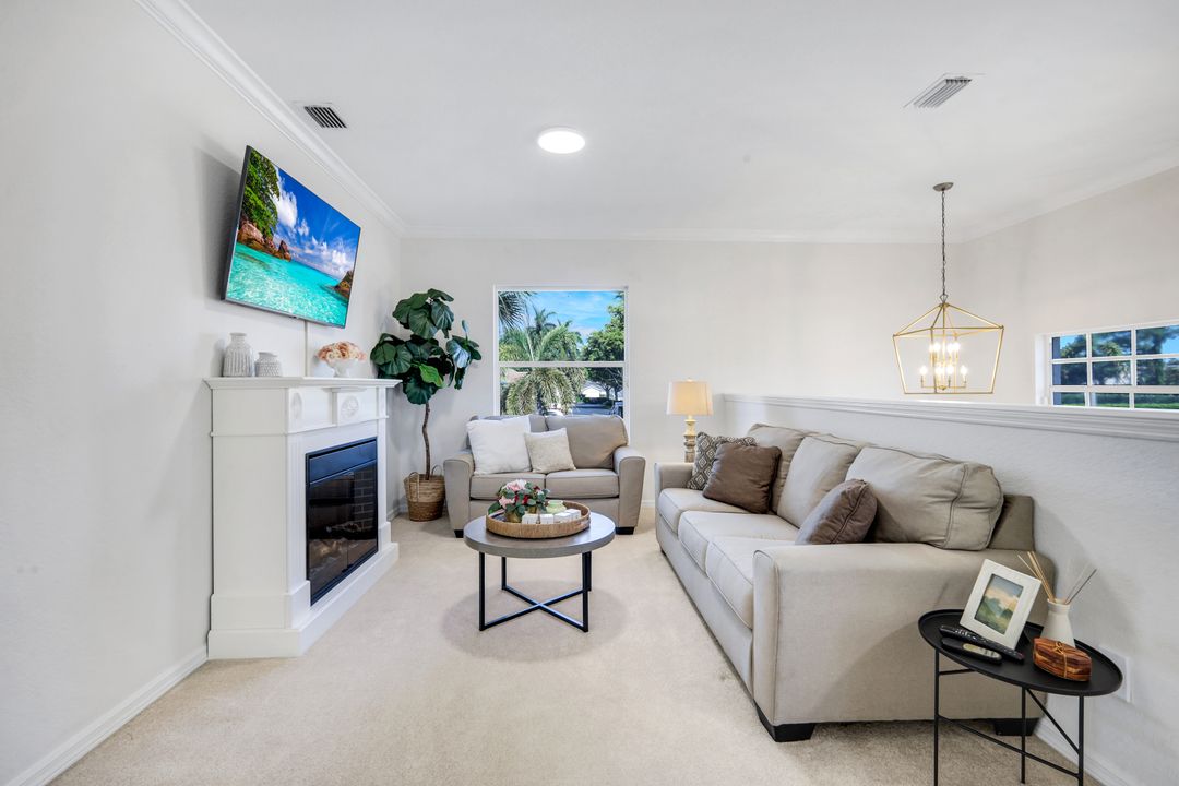 2390 Piccadilly Circus #202, Naples, FL 34112