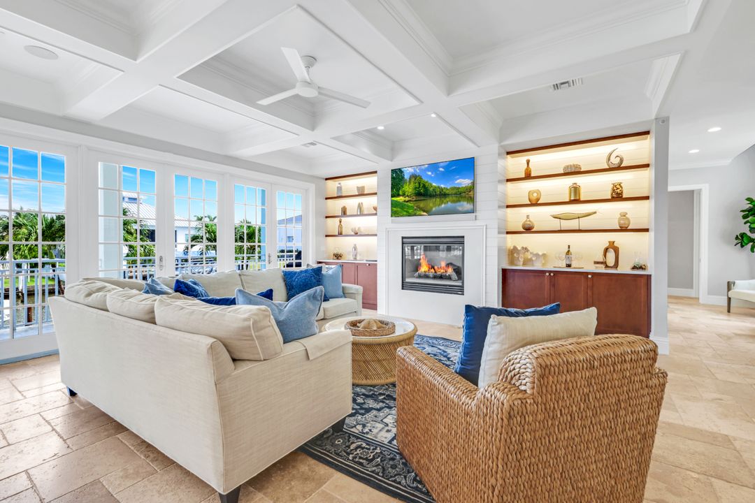 273 Egret Ave, Naples, FL 34108