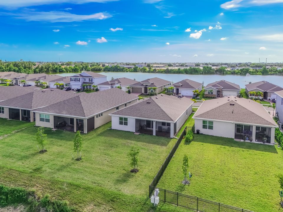451 Spring Hill Lake Loop, Cape Coral, FL 33993