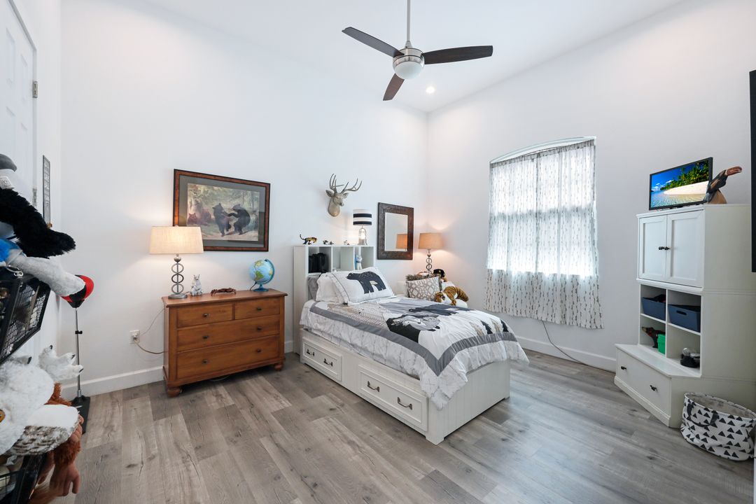 5203 Raintree Ln, Naples, FL 34113