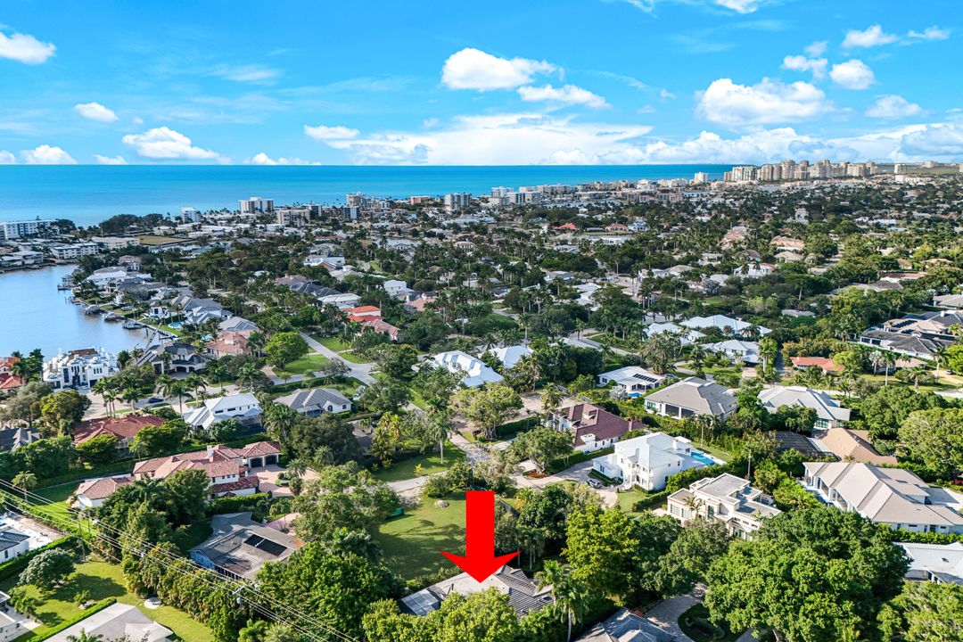 602 Springline Dr, Naples, FL 34102