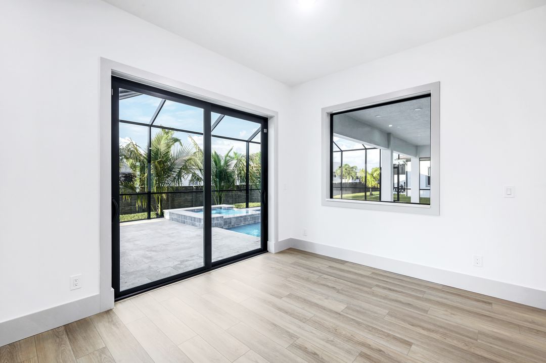860 Palmetto Pointe Cir, Cape Coral, FL 33991