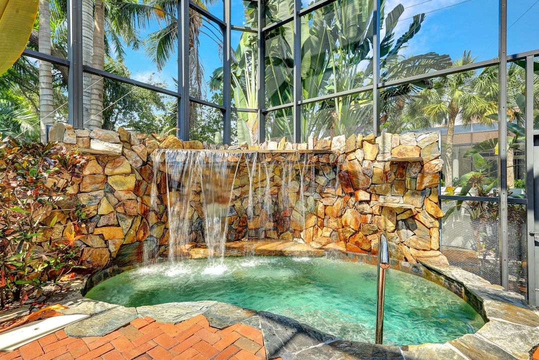 263 10th Ave S, Naples, FL 34102