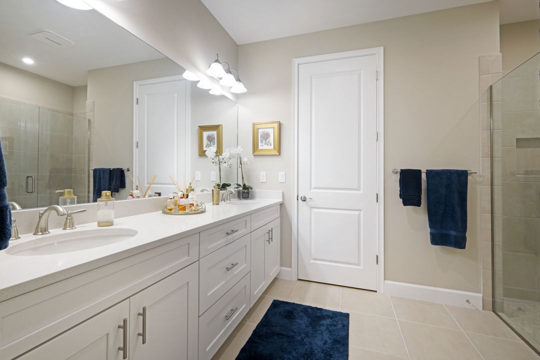 8033 Calle Canovas St, Naples, FL 34114