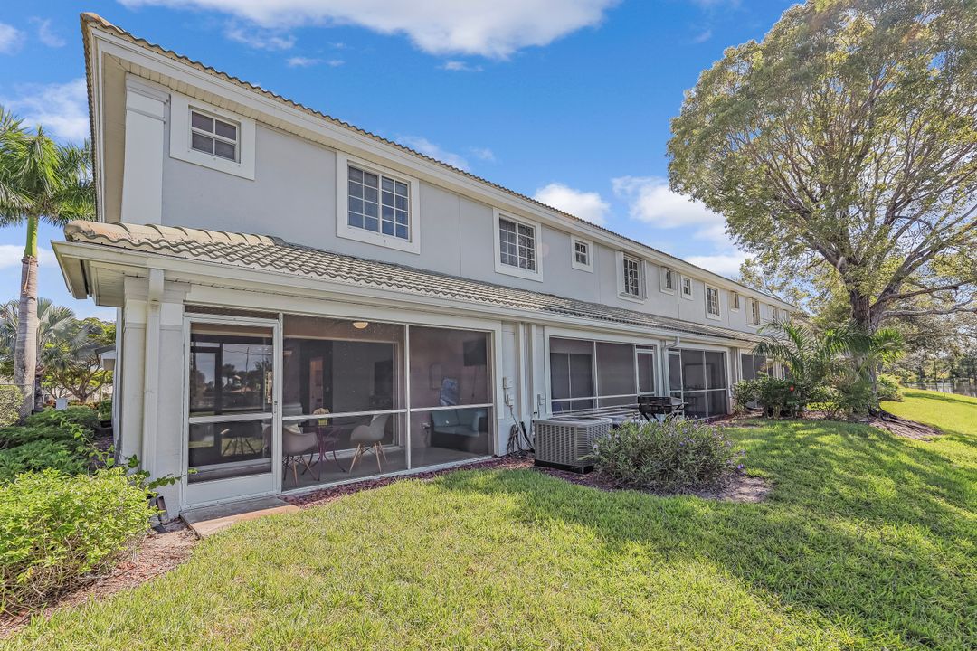 10026 Pacific Pines Ave, Fort Myers, FL 33966