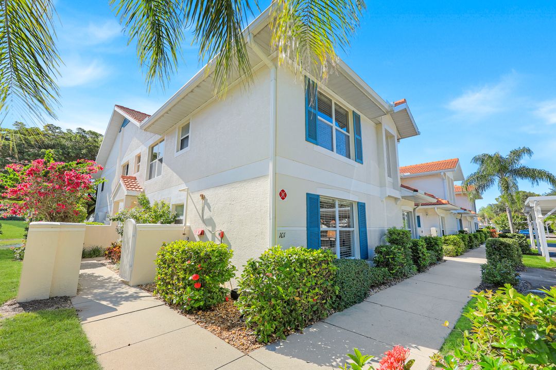 5045 Cedar Springs Dr #101, Naples, FL 34110