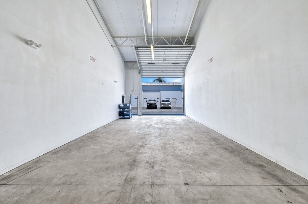 195 Basik Dr #403, Naples, FL 34114