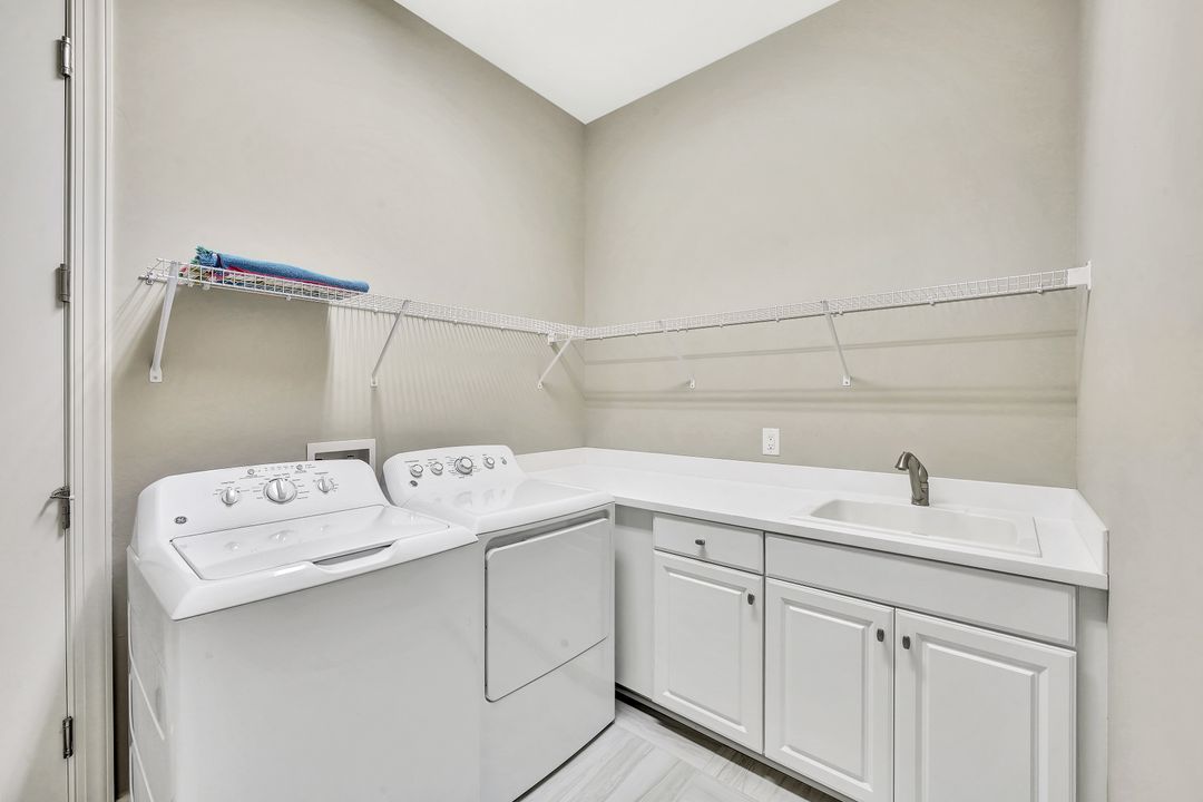 9541 Mussorie Ct, Naples, FL 34114