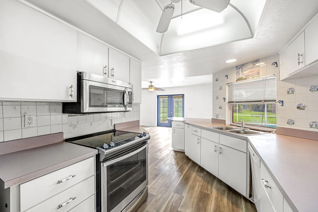 811 Jefferson Ave, Lehigh Acres, FL 33936