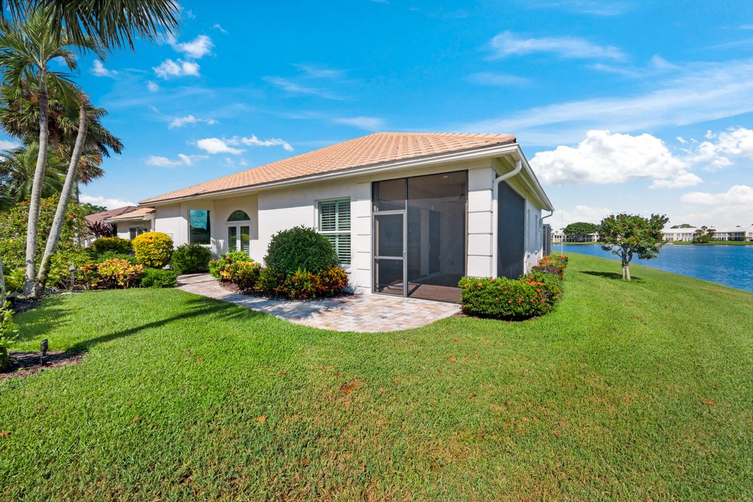 2153 Paget Cir, Naples, FL 34112