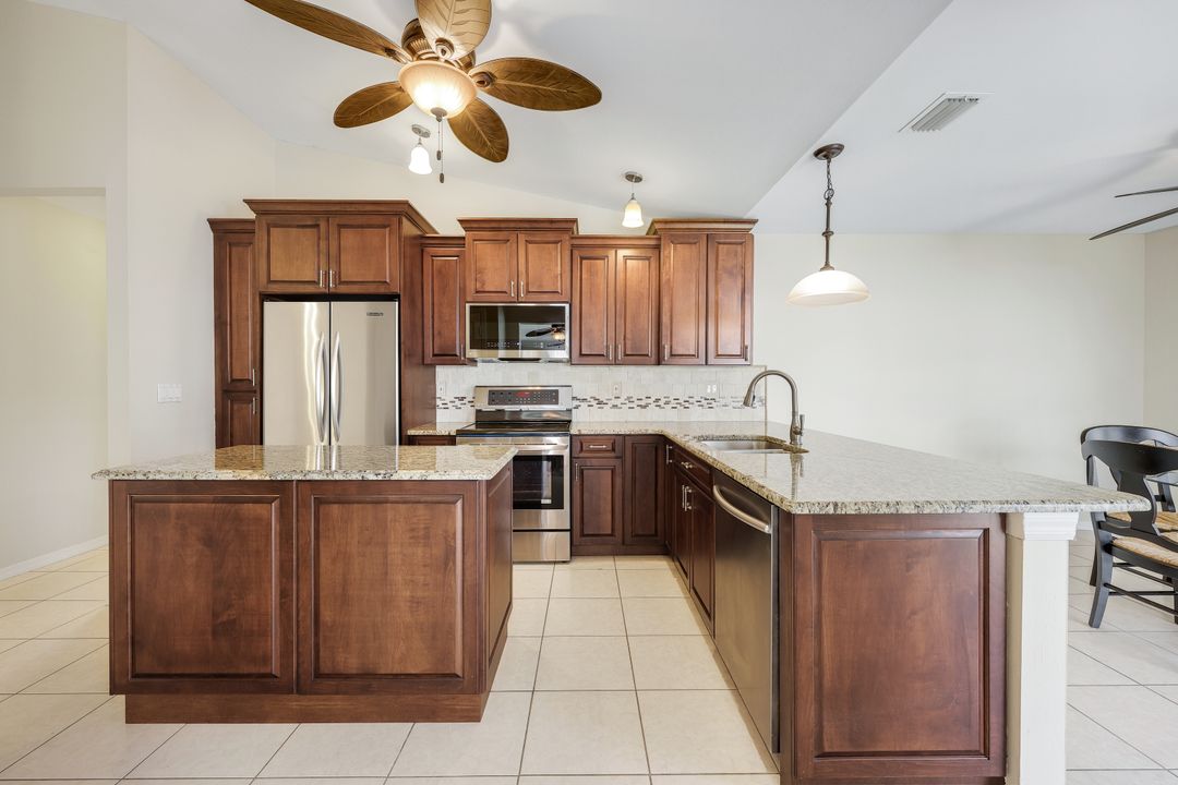 2513 Everest Pkwy, Cape Coral, FL 33904