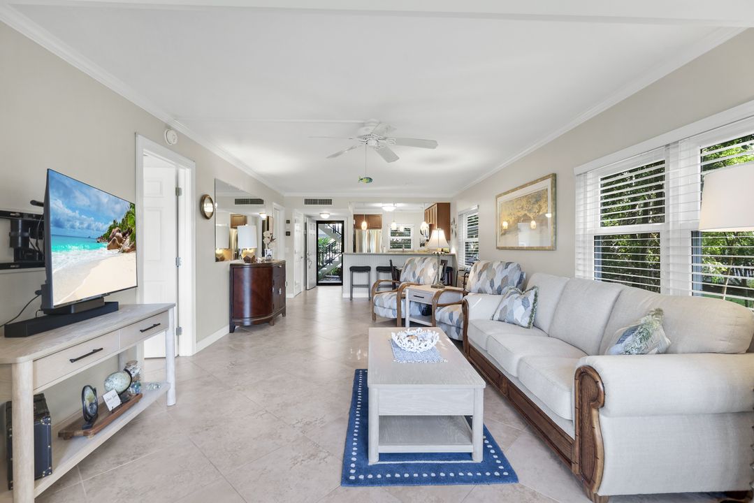 201 Quail Forest Blvd #101, Naples, FL 34105