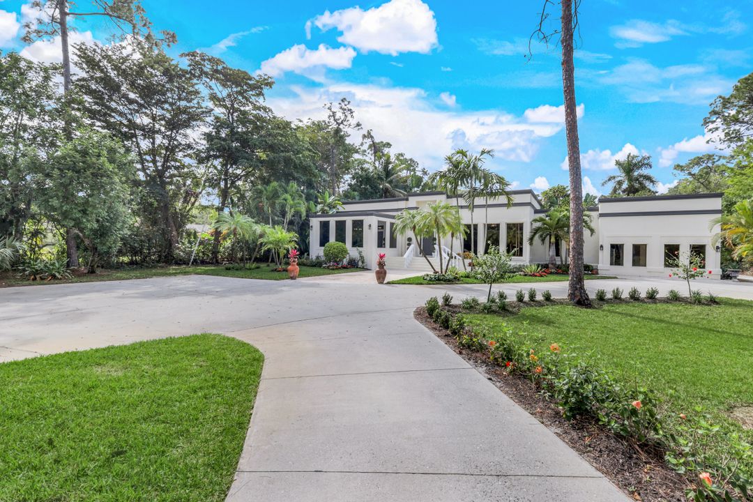 2861 Santa Barbara Blvd, Naples, FL 34116