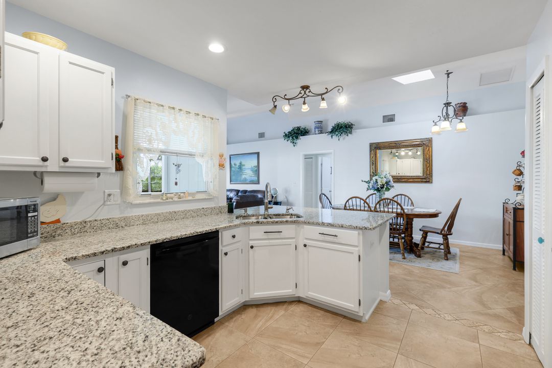 9814 Country Oaks Dr, Fort Myers, FL 33967