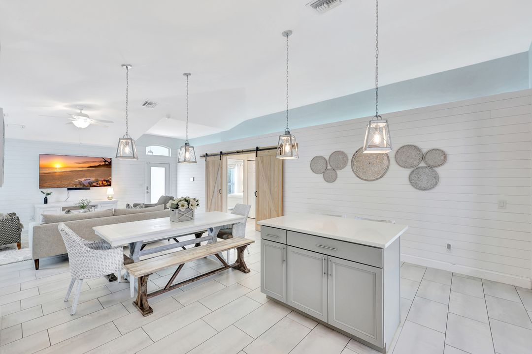 643 108th Ave N, Naples, FL 34108