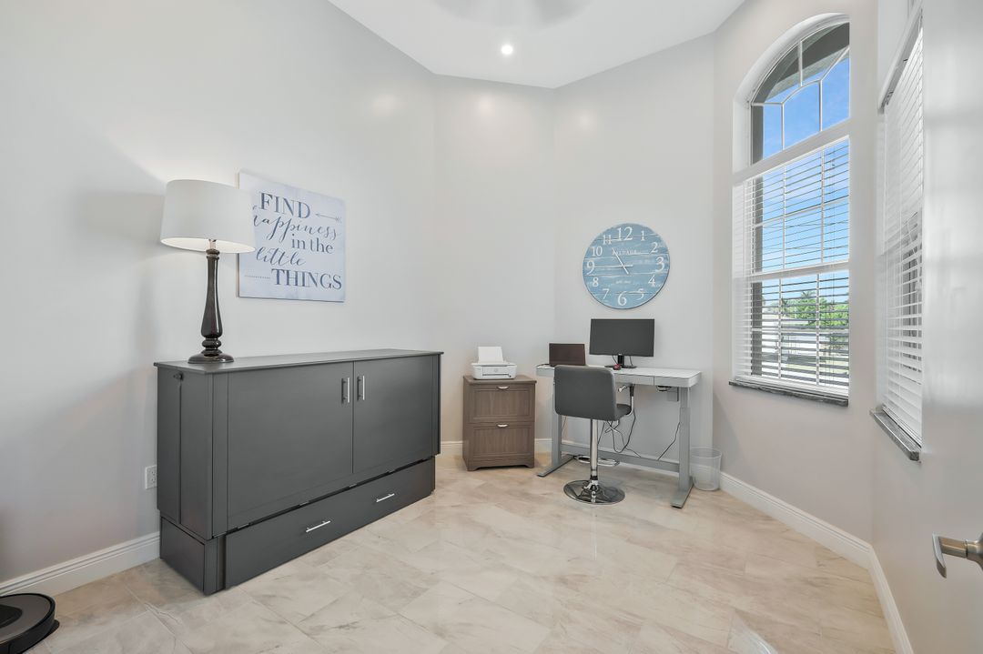 4909 Seville Ct, Cape Coral, FL 33904