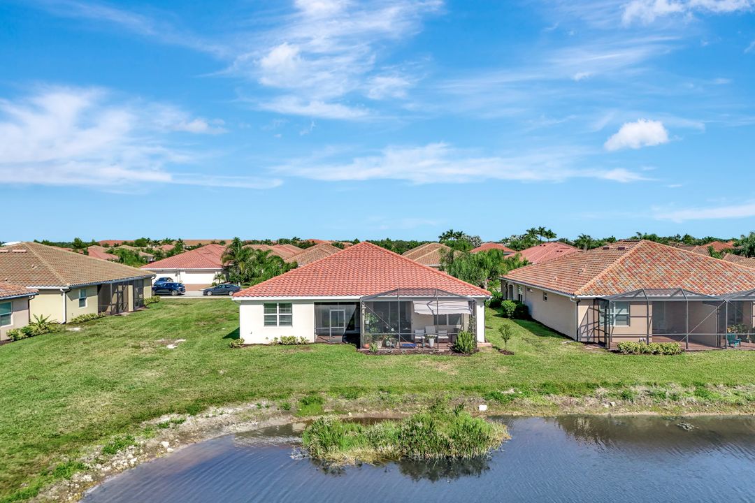 2074 Tamarron Ln, Naples, FL 34120