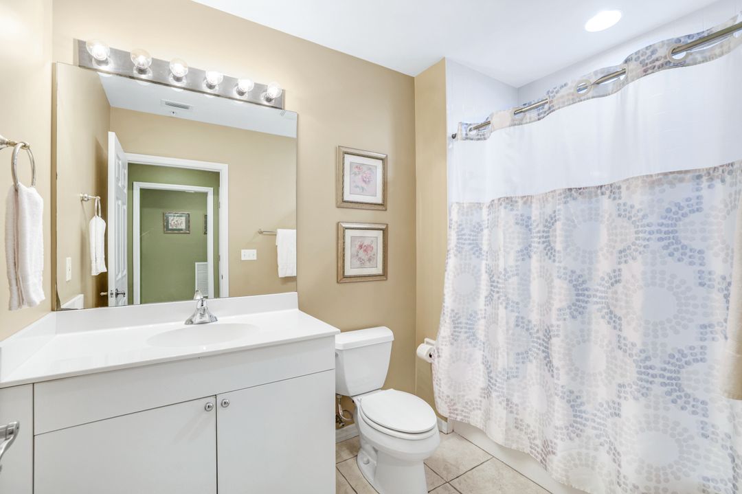 460 Launch Cir #202, Naples, FL 34108